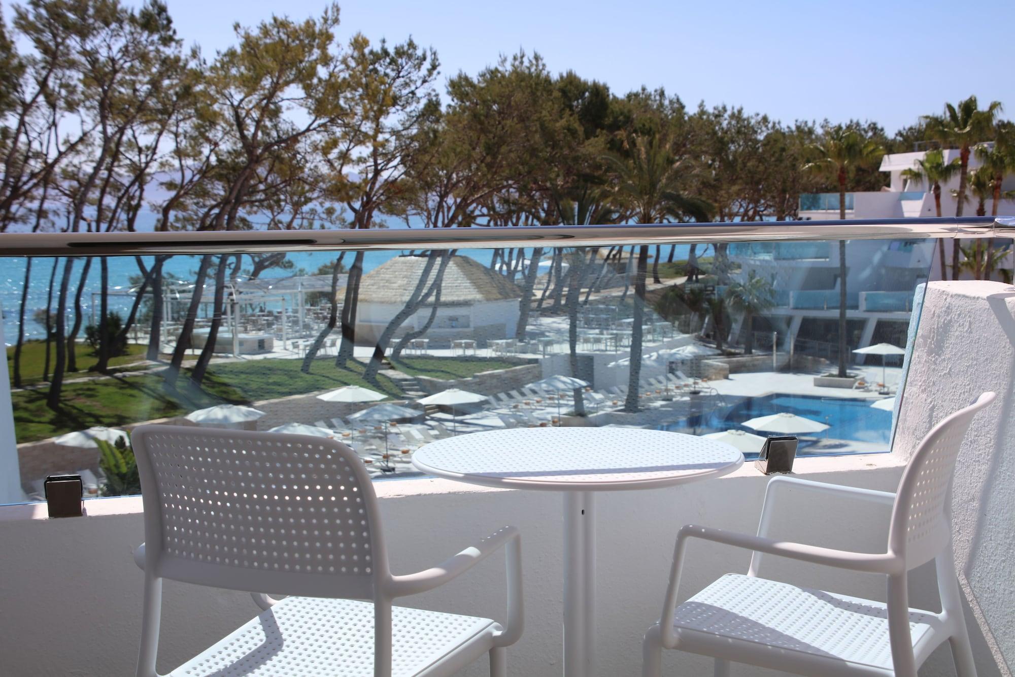 פלאיה דה מורו Iberostar Waves Playa De Muro מראה חיצוני תמונה