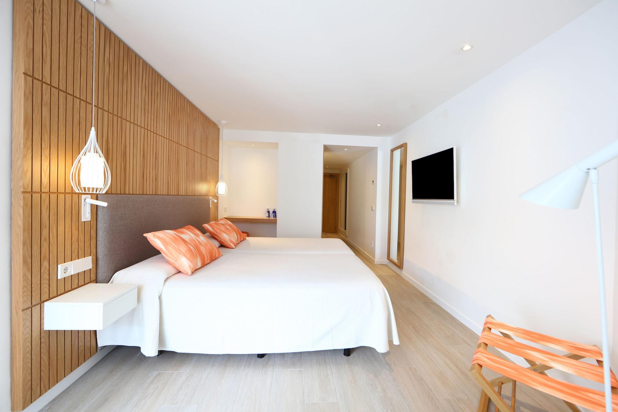 פלאיה דה מורו Iberostar Waves Playa De Muro מראה חיצוני תמונה