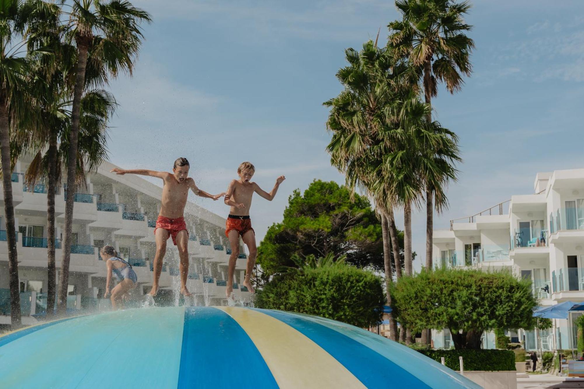 פלאיה דה מורו Iberostar Waves Playa De Muro מראה חיצוני תמונה
